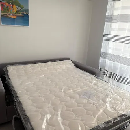 Front De Apartament